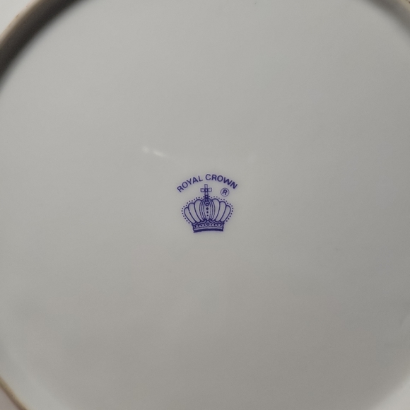 Vintage ROYAL CROWN bone china Teacup And Snack Plate Set-rare Find - Picture 3 of 6